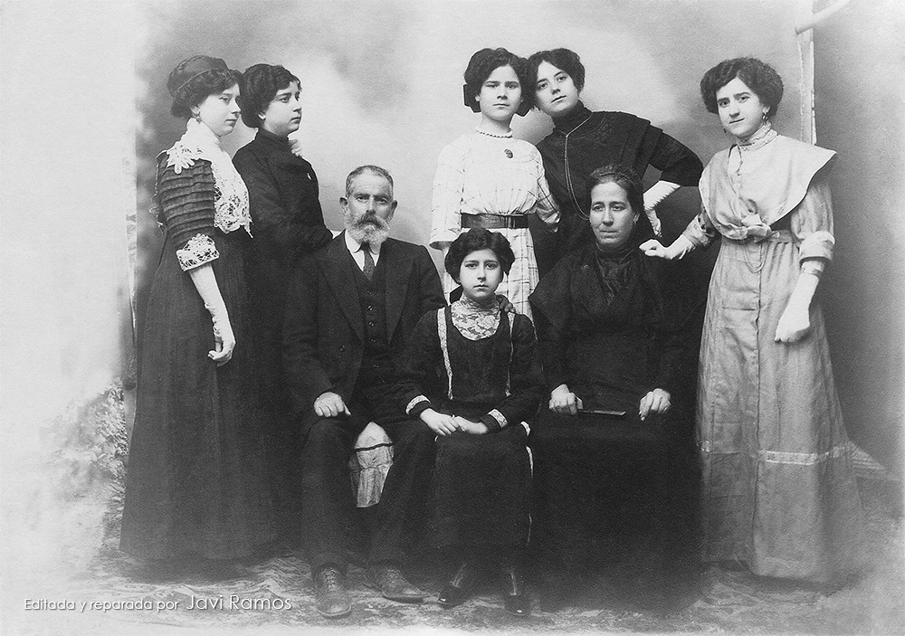 Familia Gómez de Mercado (Foto editada y reparada por Javi Ramos)