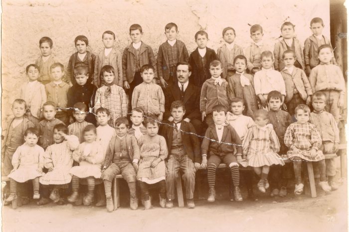 Fotos con historia: Los niños de la escuela de Somontín en 1910